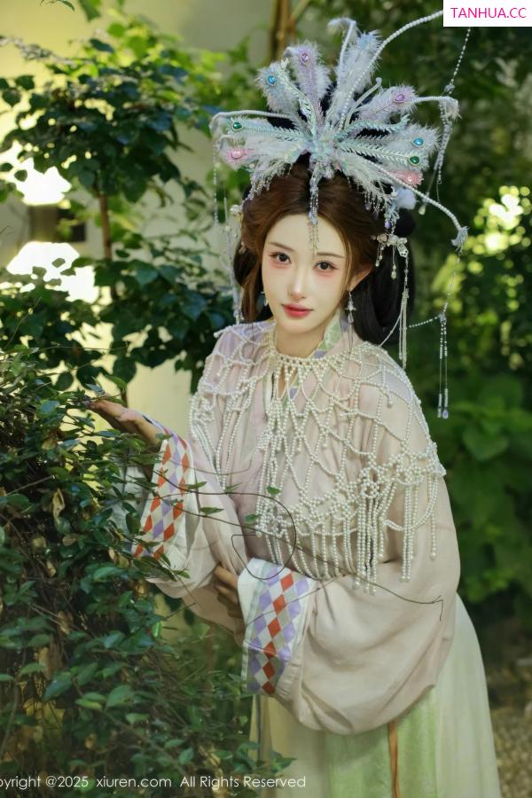   [XiuRen]高清写真图 2025.09.05 No.10736 梨霜儿 浅色古装第17张图片